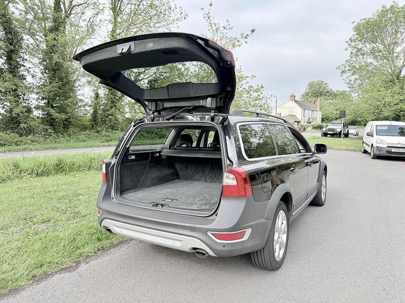 Volvo XC70 3.0 T6 SE Lux Estate 5dr Petrol Geartronic AWD Euro 5 (285 ps) - U2196