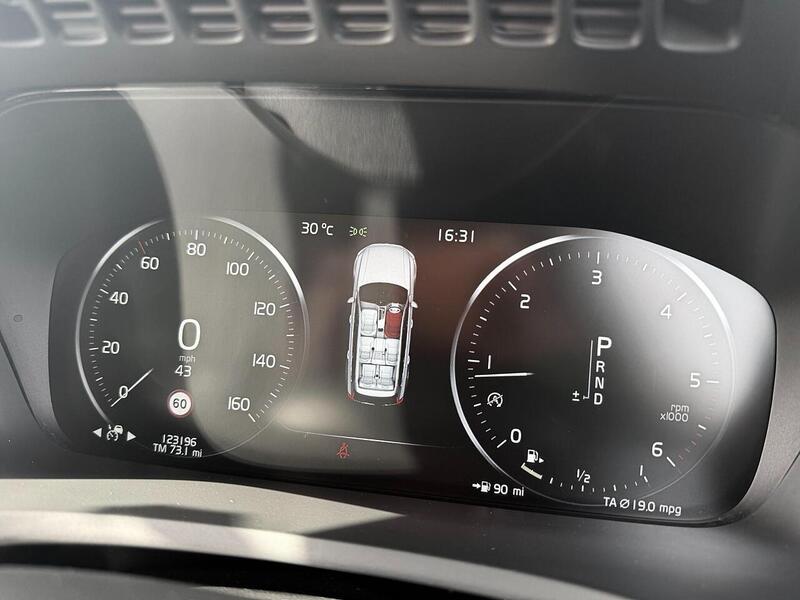 Volvo XC90 XC90 Momentum SUV 1 Automatic Diesel - U2198