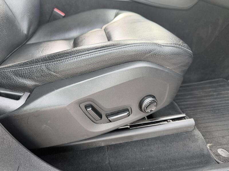 Volvo XC90 XC90 Momentum SUV 1 Automatic Diesel - U2198