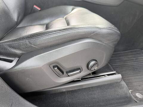 Volvo XC90 XC90 Momentum SUV 1 Automatic Diesel - U2198