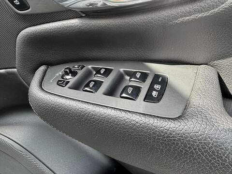 Volvo XC90 XC90 Momentum SUV 1 Automatic Diesel - U2198
