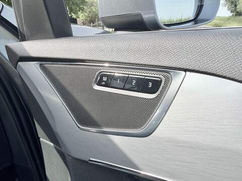 Volvo XC90 XC90 Momentum SUV 1 Automatic Diesel - U2198