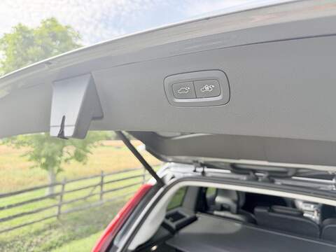 Volvo XC90 XC90 Momentum SUV 1 Automatic Diesel - U2198
