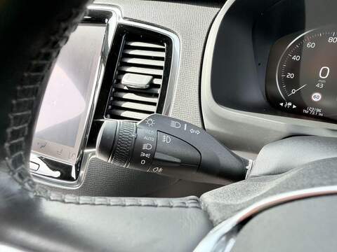 Volvo XC90 XC90 Momentum SUV 1 Automatic Diesel - U2198