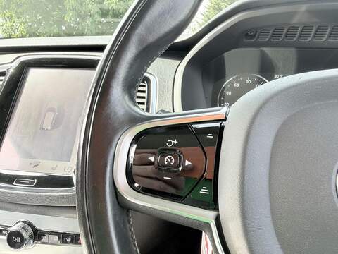 Volvo XC90 XC90 Momentum SUV 1 Automatic Diesel - U2198