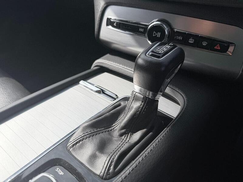 Volvo XC90 XC90 Momentum SUV 1 Automatic Diesel - U2198
