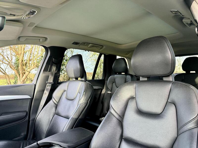 Volvo XC90 XC90 Momentum SUV 1 Automatic Diesel - U2198
