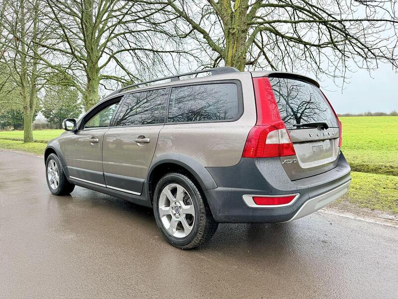 Volvo XC70 3.2 SE Estate 5dr Petrol Geartronic AWD Euro 4 (238 ps) - U2199