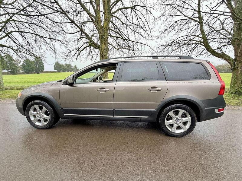 Volvo XC70 3.2 SE Estate 5dr Petrol Geartronic AWD Euro 4 (238 ps) - U2199