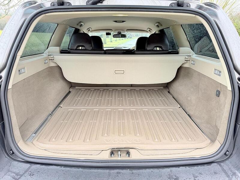 Volvo XC70 3.2 SE Estate 5dr Petrol Geartronic AWD Euro 4 (238 ps) - U2199