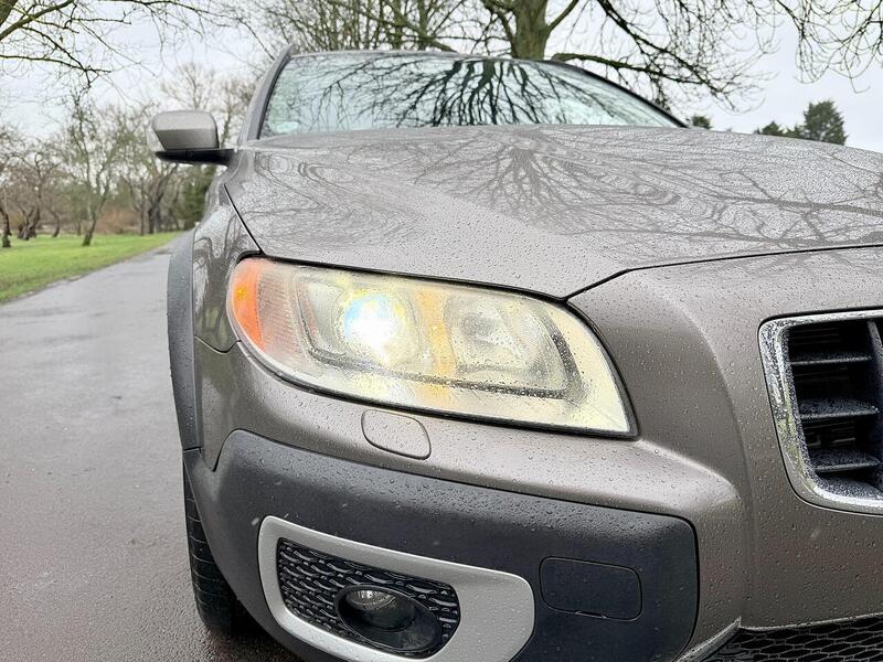 Volvo XC70 3.2 SE Estate 5dr Petrol Geartronic AWD Euro 4 (238 ps) - U2199