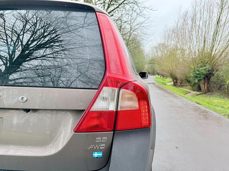 Volvo XC70 3.2 SE Estate 5dr Petrol Geartronic AWD Euro 4 (238 ps) - U2199
