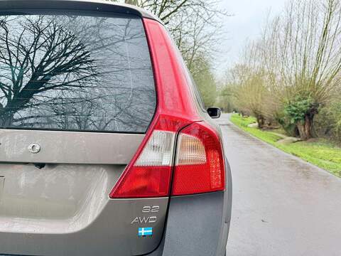 Volvo XC70 3.2 SE Estate 5dr Petrol Geartronic AWD Euro 4 (238 ps) - U2199
