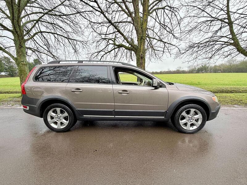 Volvo XC70 3.2 SE Estate 5dr Petrol Geartronic AWD Euro 4 (238 ps) - U2199