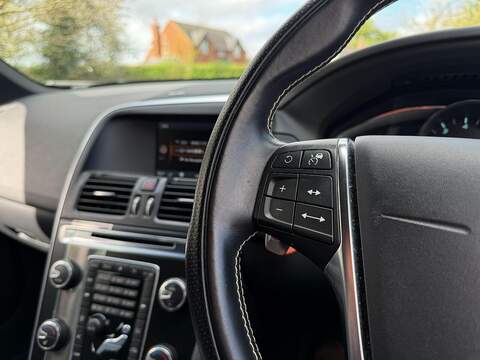 Volvo XC60 3.0 T6 R-Design Lux Nav SUV 5dr Petrol Geartronic AWD Euro 5 (304 ps) - U2201