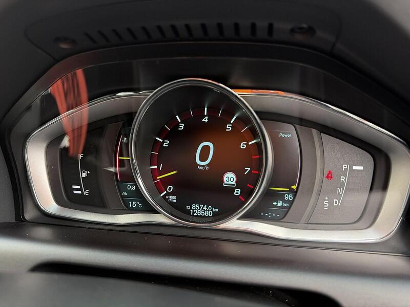 Volvo XC60 3.0 T6 R-Design Lux Nav SUV 5dr Petrol Geartronic AWD Euro 5 (304 ps) - U2201