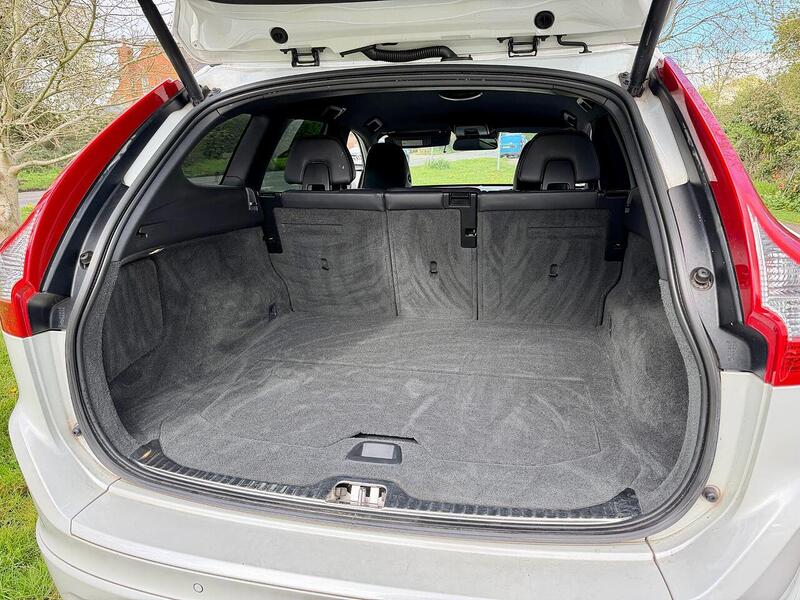 Volvo XC60 3.0 T6 R-Design Lux Nav SUV 5dr Petrol Geartronic AWD Euro 5 (304 ps) - U2201