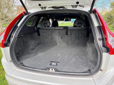 Volvo XC60 3.0 T6 R-Design Lux Nav SUV 5dr Petrol Geartronic AWD Euro 5 (304 ps) - U2201