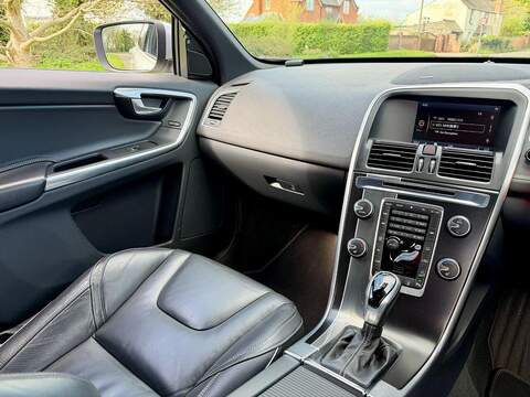 Volvo XC60 3.0 T6 R-Design Lux Nav SUV 5dr Petrol Geartronic AWD Euro 5 (304 ps) - U2201