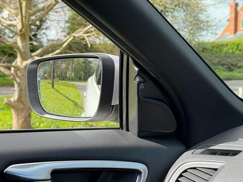 Volvo XC60 3.0 T6 R-Design Lux Nav SUV 5dr Petrol Geartronic AWD Euro 5 (304 ps) - U2201
