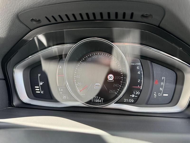 Volvo Xc70 T5 Premier Awd Estate 2.5 Automatic Petrol - U2205