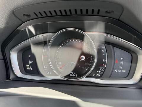 Volvo Xc70 T5 Premier Awd Estate 2.5 Automatic Petrol - U2205