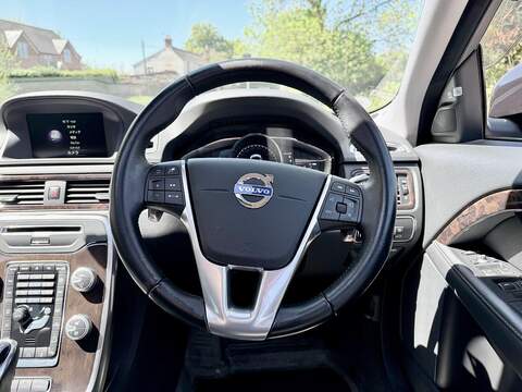 Volvo Xc70 T5 Premier Awd Estate 2.5 Automatic Petrol - U2205