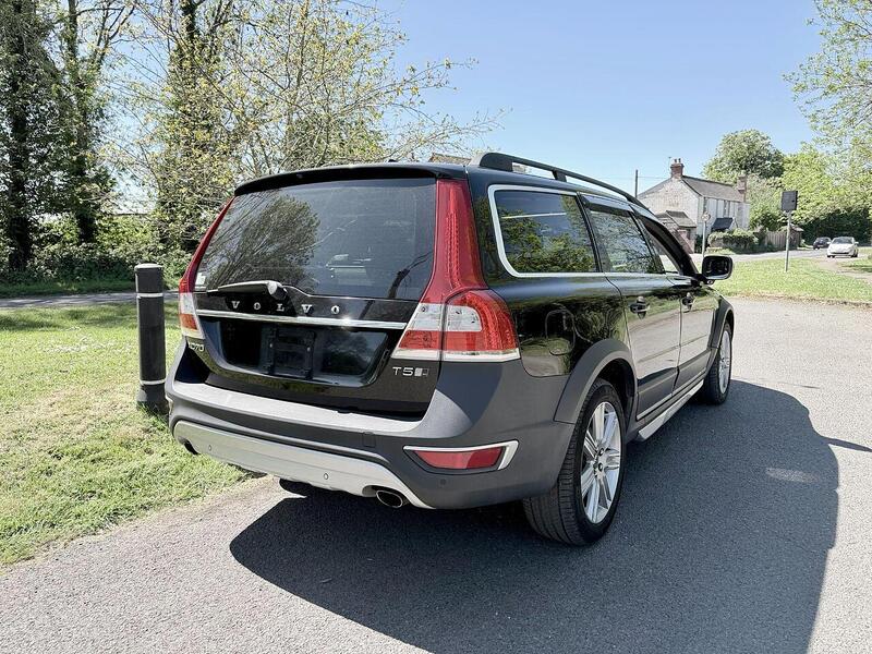 Volvo Xc70 T5 Premier Awd Estate 2.5 Automatic Petrol - U2205