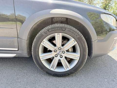 Volvo Xc70 T5 Premier Awd Estate 2.5 Automatic Petrol - U2205