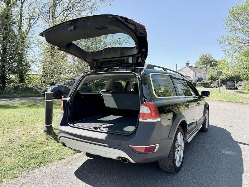 Volvo Xc70 T5 Premier Awd Estate 2.5 Automatic Petrol - U2205