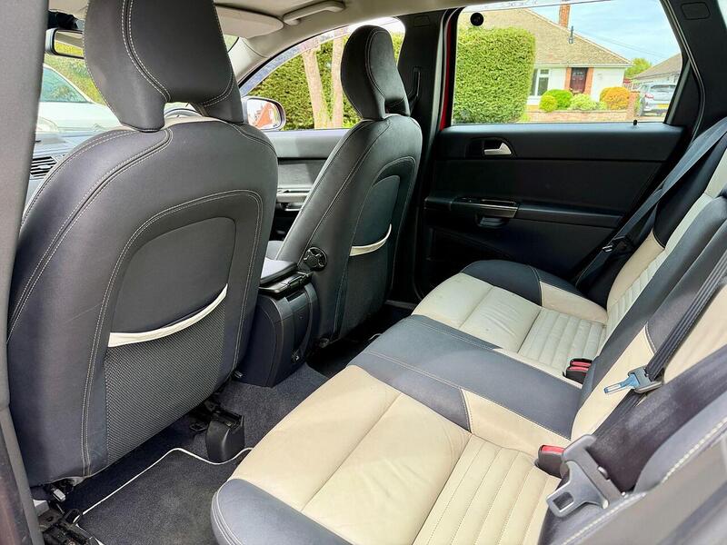 Volvo V50 R-design 2.0 5dr Auto Petrol - U2211