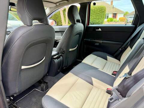 Volvo V50 R-design 2.0 5dr Auto Petrol - U2211