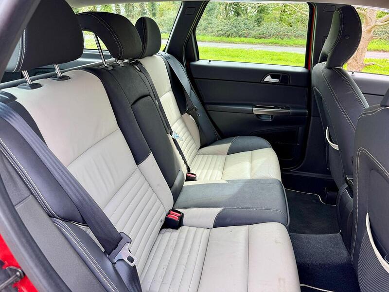 Volvo V50 R-design 2.0 5dr Auto Petrol - U2211