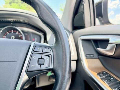 Volvo XC60 2.0 T5 Se Lux Nav AWD Petrol Auto - U2212