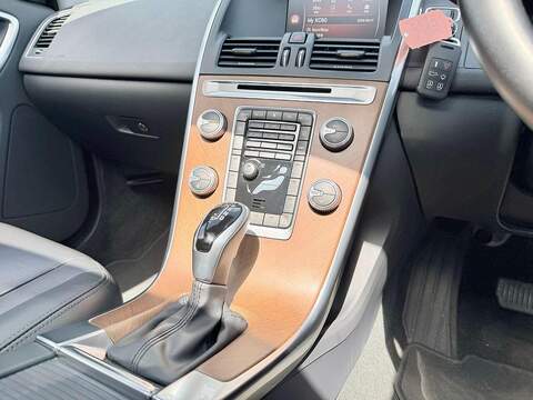 Volvo XC60 2.0 T5 Se Lux Nav AWD Petrol Auto - U2212