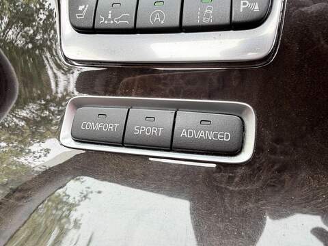 Volvo XC70 T5 SE 2.0 Automatic Petrol - U2213