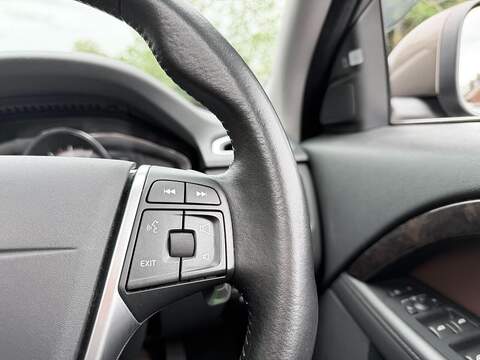 Volvo XC70 T5 SE 2.0 Automatic Petrol - U2213