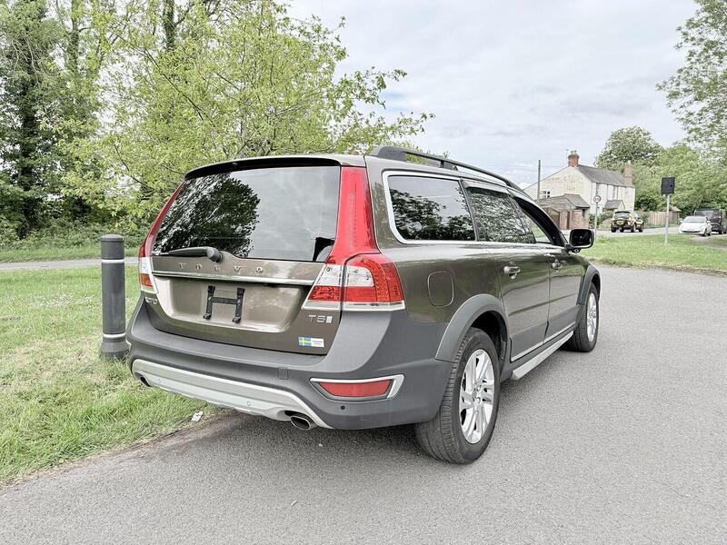 Volvo XC70 T5 SE 2.0 Automatic Petrol - U2213