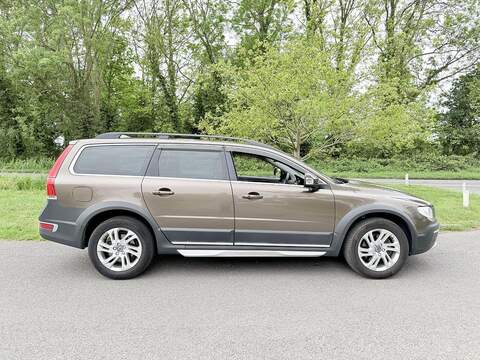 Volvo XC70 T5 SE 2.0 Automatic Petrol - U2213