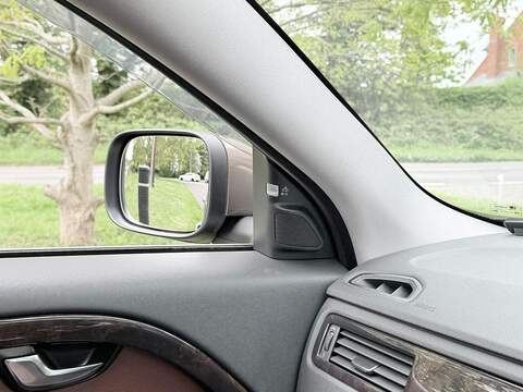 Volvo XC70 T5 SE 2.0 Automatic Petrol - U2213