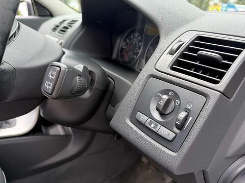 Volvo C30 1.6D DRIVe SE Lux Sports Coupe 3dr Diesel Manual Euro 4 (109 ps) - U2222