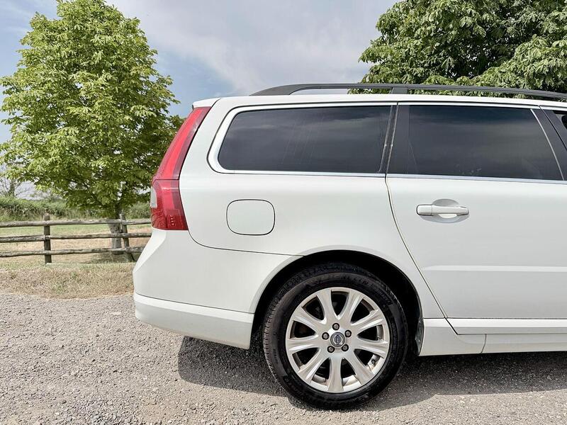 Volvo V70 Se 2.5 5dr Estate Automatic Petrol - U2226