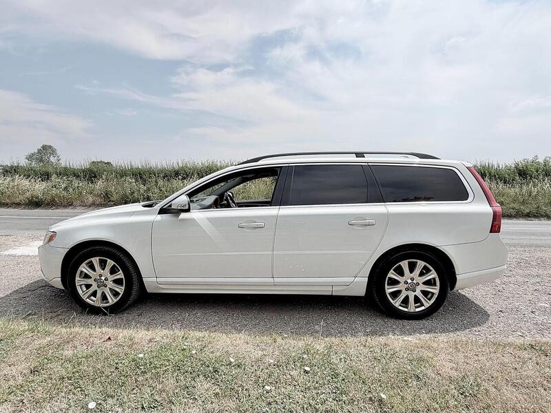 Volvo V70 Se 2.5 5dr Estate Automatic Petrol - U2226