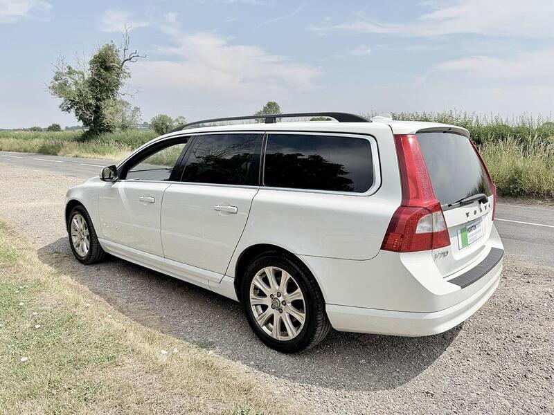 Volvo V70 Se 2.5 5dr Estate Automatic Petrol - U2226