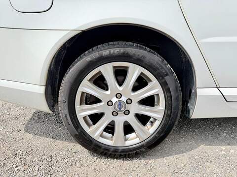 Volvo V70 Se 2.5 5dr Estate Automatic Petrol - U2226