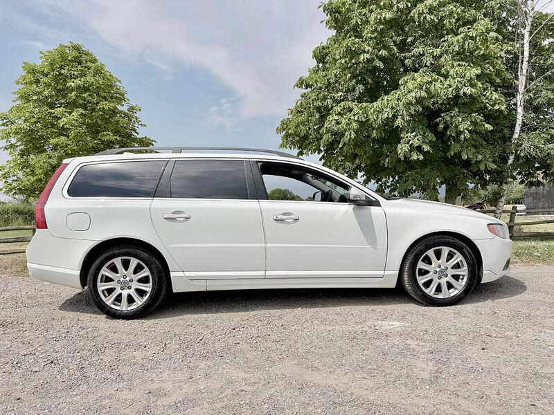 Volvo V70 Se 2.5 5dr Estate Automatic Petrol - U2226
