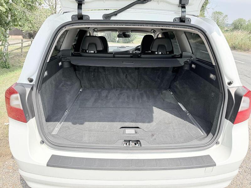 Volvo V70 Se 2.5 5dr Estate Automatic Petrol - U2226