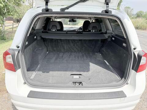 Volvo V70 Se 2.5 5dr Estate Automatic Petrol - U2226