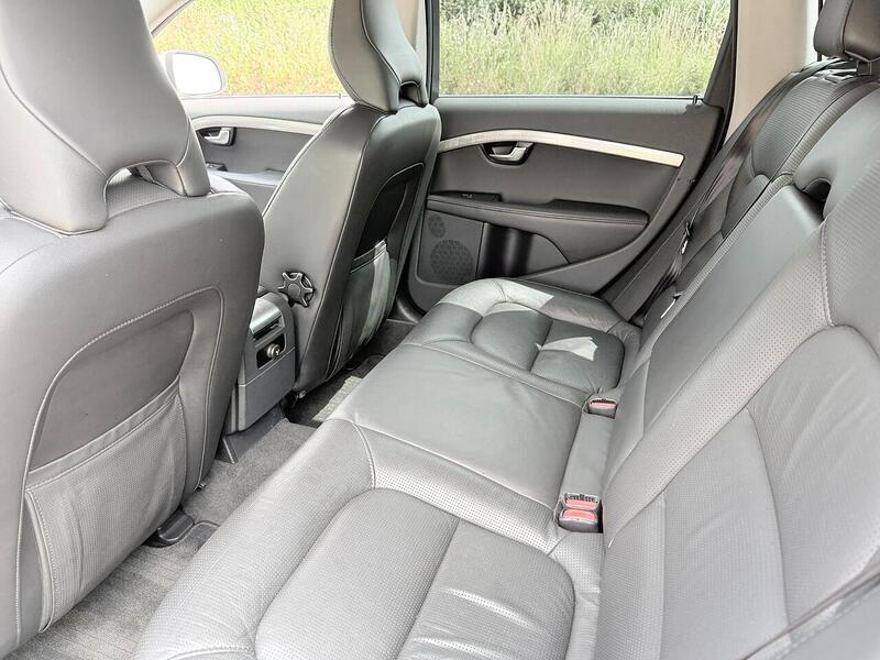 Volvo V70 Se 2.5 5dr Estate Automatic Petrol - U2226