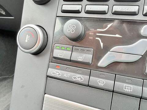 Volvo V70 Se 2.5 5dr Estate Automatic Petrol - U2226